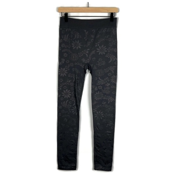 MUK LUKS Women's Fleece Lined Subtle Floral Embossed Leggings Dark Gray 1X/2X - Picture 1 of 7